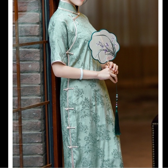 Traditional Chinese dress Qipao - Picture 2 of 2